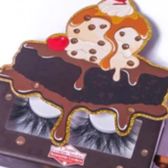 Bombshell Cosmetica Lashes Brownie Sundae - Picture 1 of 4